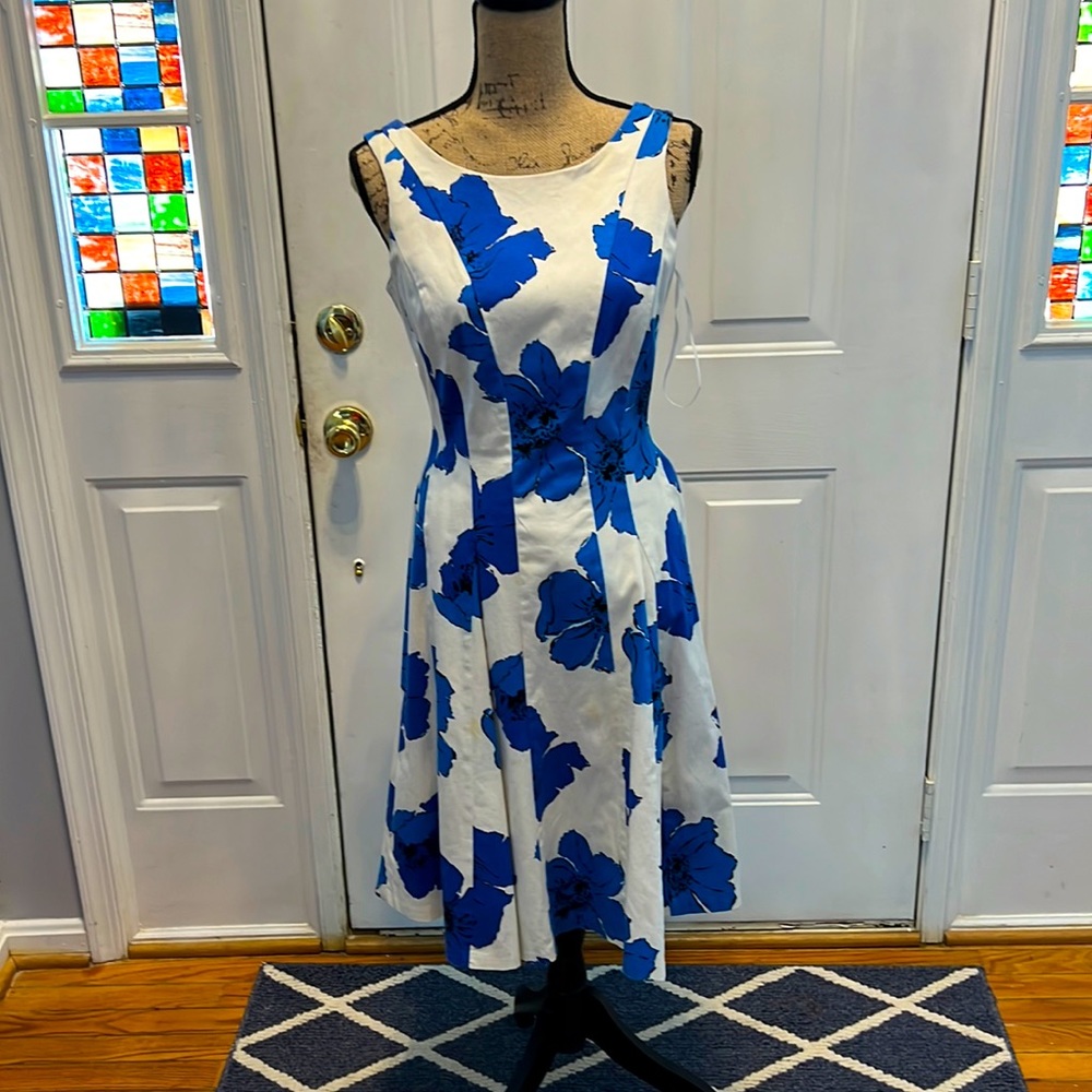 Nine West blue and white floral dress knee length size 8